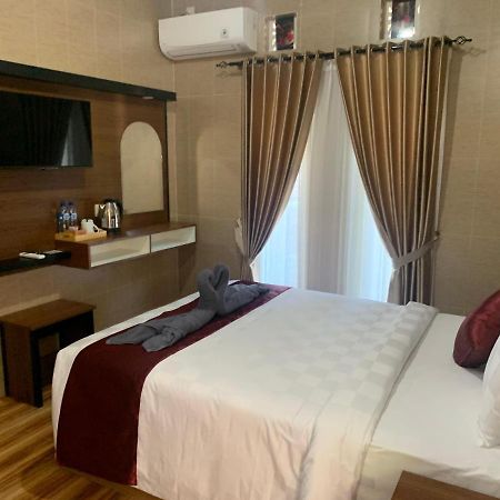 Tirtasuci House Hotel กูตา ภายนอก รูปภาพ