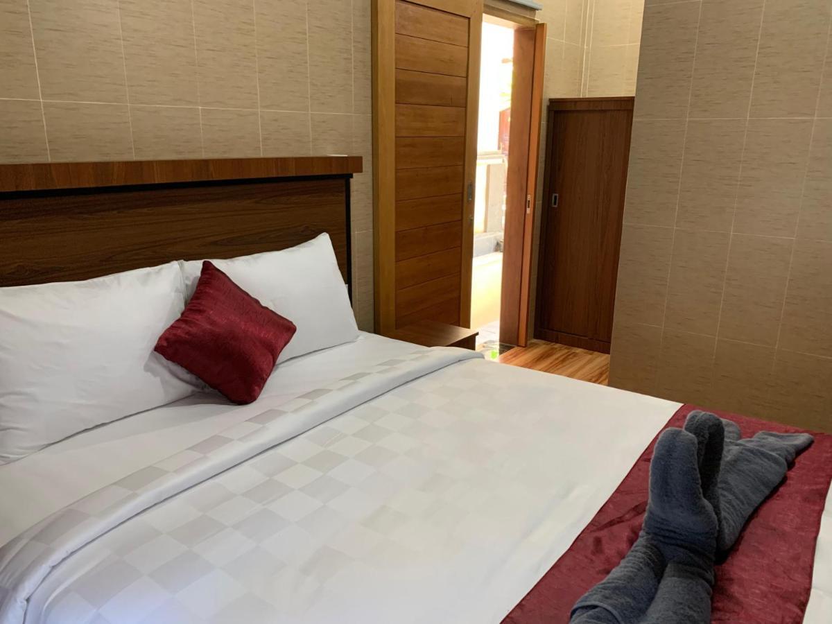 Tirtasuci House Hotel กูตา ภายนอก รูปภาพ