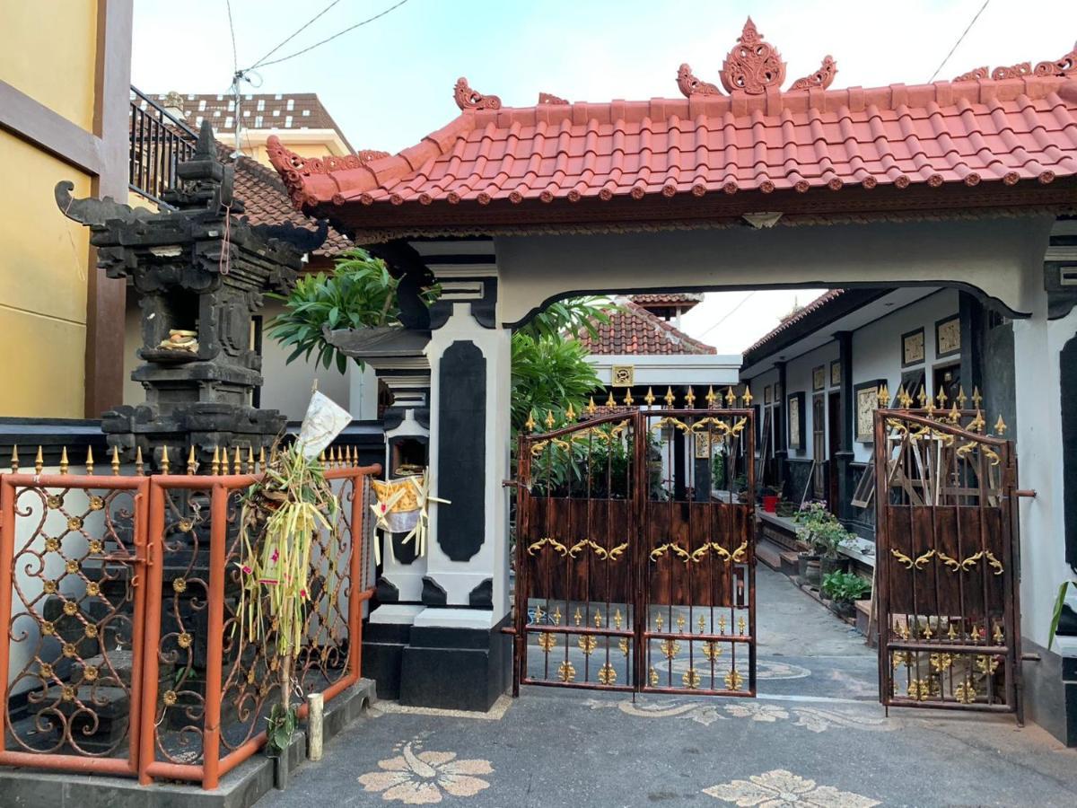 Tirtasuci House Hotel กูตา ภายนอก รูปภาพ