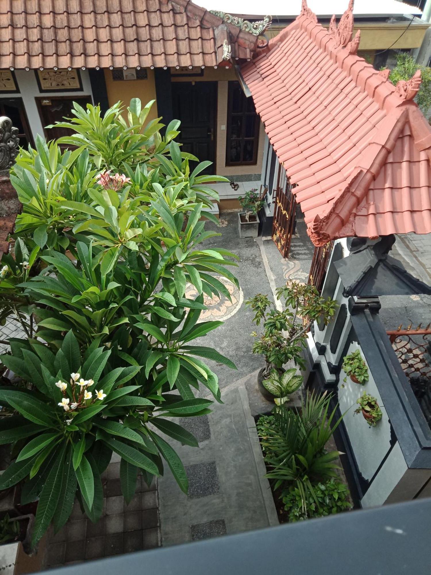 Tirtasuci House Hotel กูตา ภายนอก รูปภาพ
