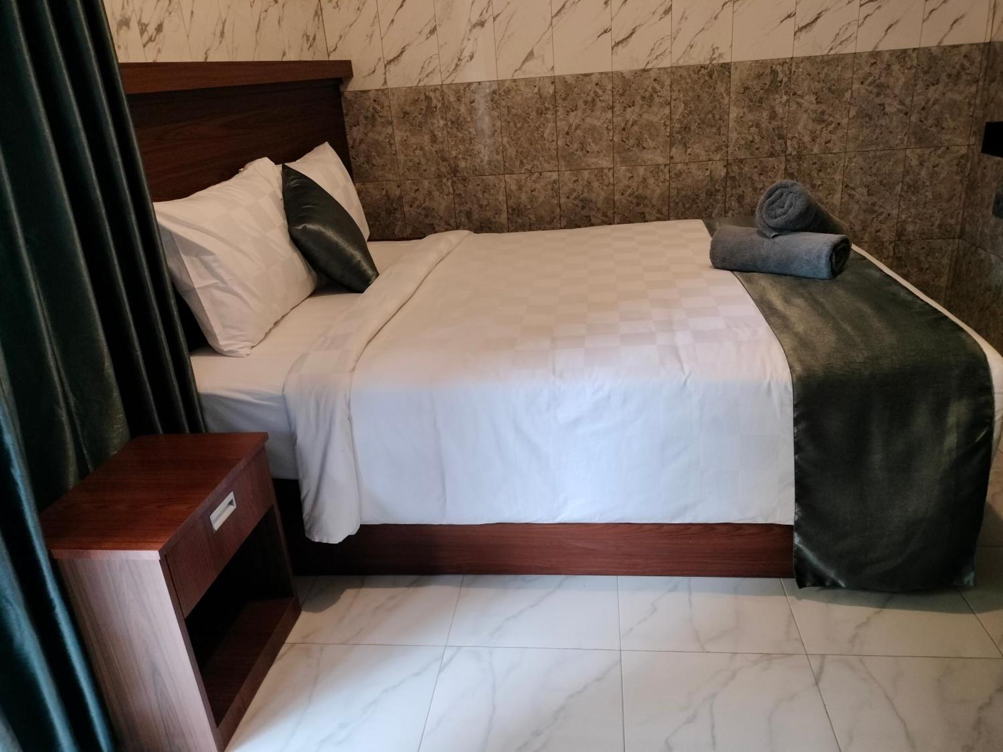 Tirtasuci House Hotel กูตา ภายนอก รูปภาพ