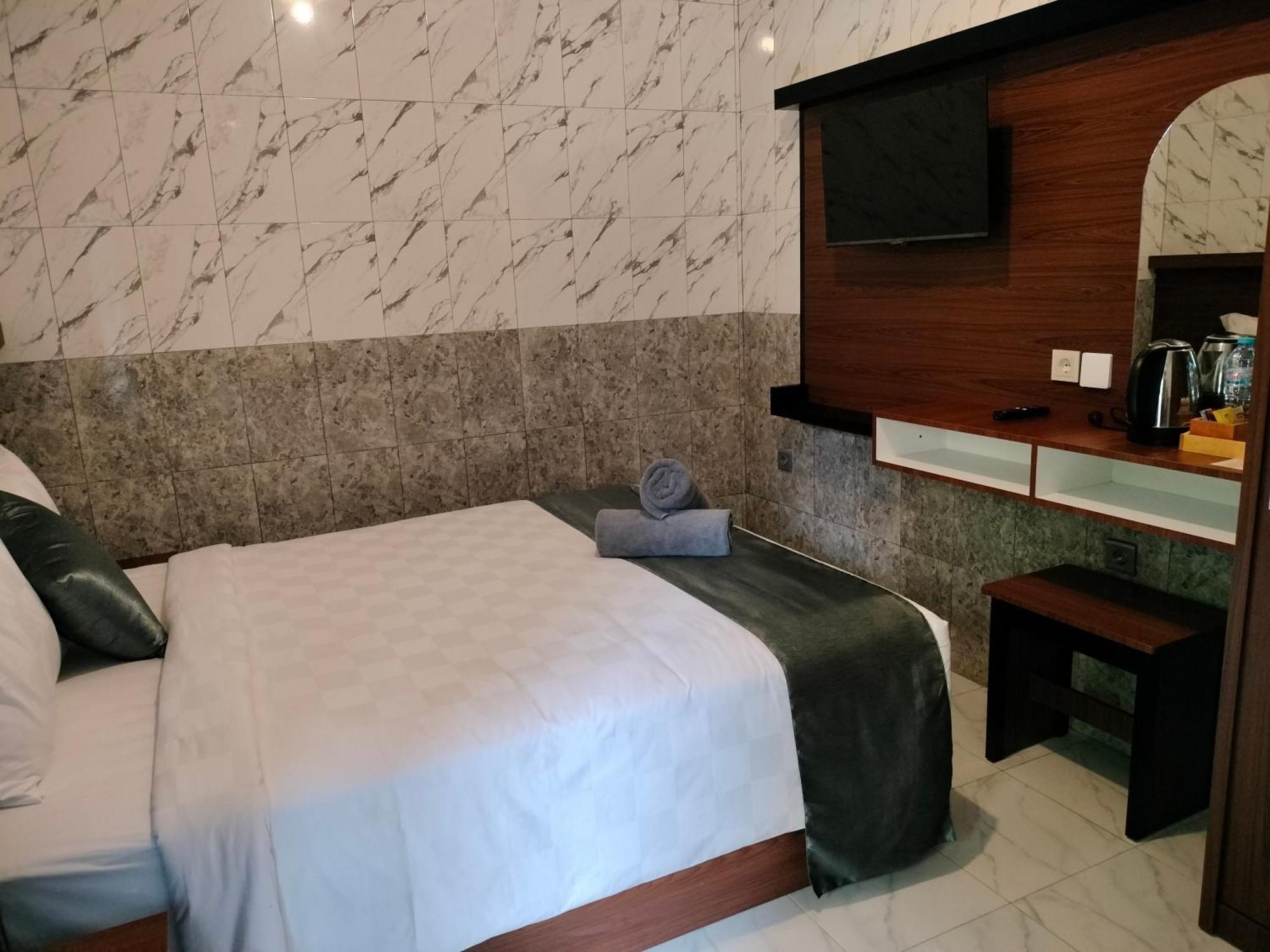 Tirtasuci House Hotel กูตา ภายนอก รูปภาพ