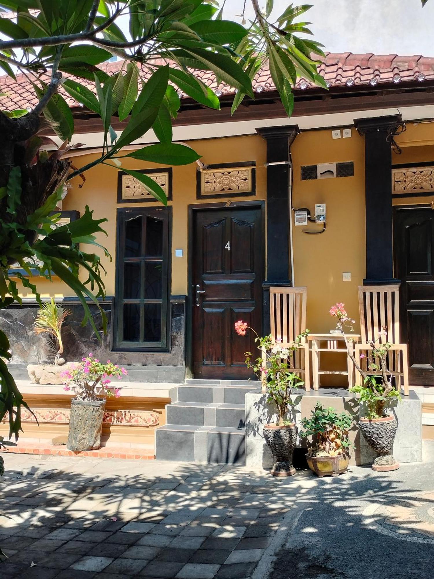 Tirtasuci House Hotel กูตา ภายนอก รูปภาพ